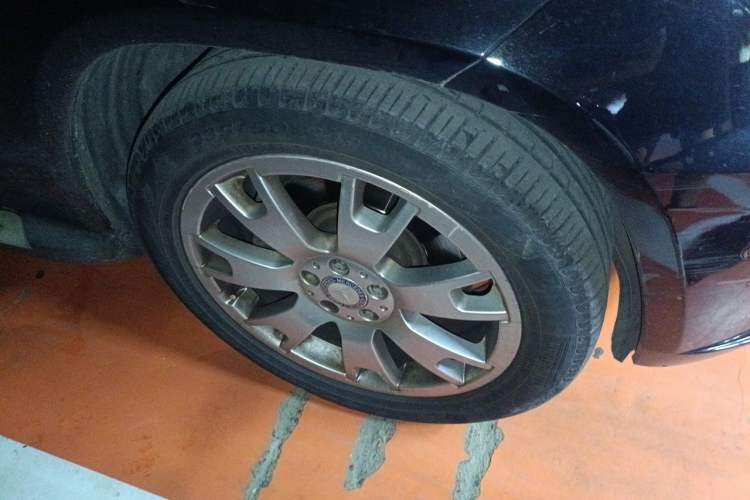 Used Mercedes-Benz GLK-Class 2011 GLK 300 4MATIC Dynamic Model Right Front Wheel Hub