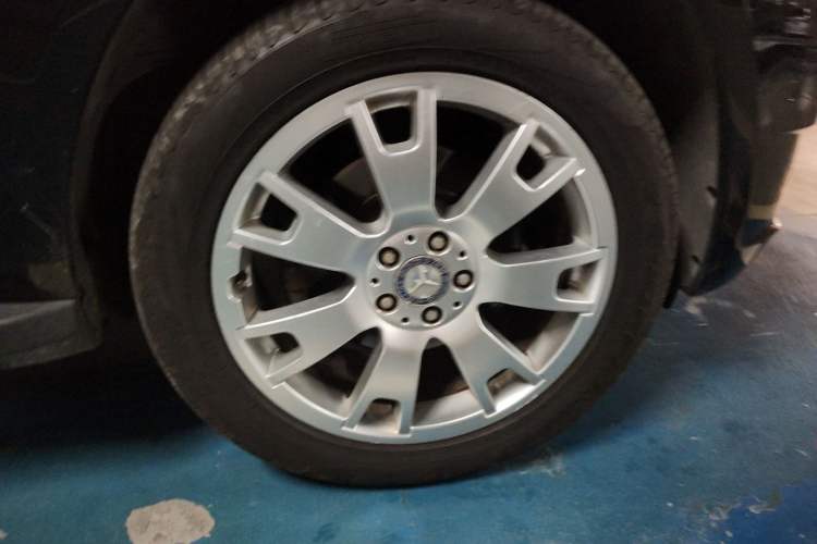 Used Mercedes-Benz GLK-Class 2011 GLK 300 4MATIC Fashion Model Right Front Wheel Hub