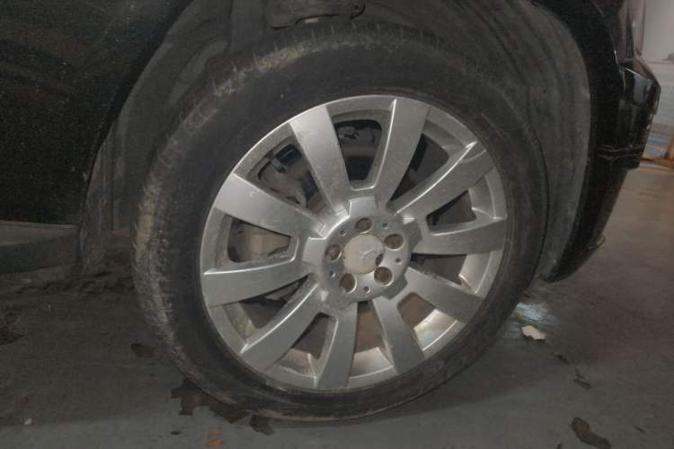 Used Mercedes-Benz GLK-Class 2011 GLK 300 4MATIC Fashion Model Right Front Wheel Hub