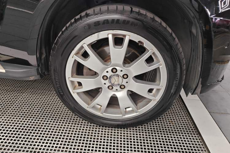 Used Mercedes-Benz GLK-Class 2011 GLK 300 4MATIC Fashion Model Right Front Wheel Hub