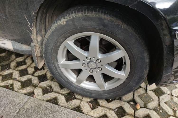 Used Mercedes-Benz GLK-Class 2011 GLK 300 4MATIC Fashion Model Right Front Wheel Hub