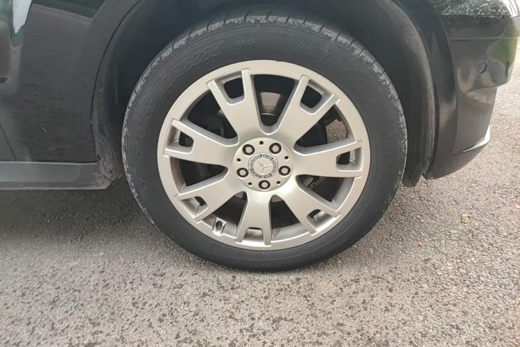 Used Mercedes-Benz GLK-Class 2011 GLK 300 4MATIC Fashion Model Right Front Wheel Hub