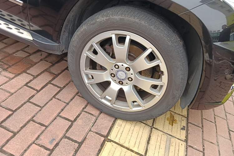 Used Mercedes-Benz GLK-Class 2011 GLK 300 4MATIC Fashion Model Right Front Wheel Hub