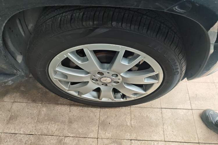 Used Mercedes-Benz GLK-Class 2011 GLK 300 4MATIC Fashion Model Right Front Wheel Hub