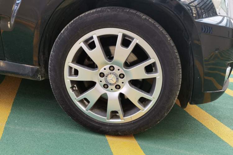 Used Mercedes-Benz GLK-Class 2011 GLK 300 4MATIC Dynamic Model Right Front Wheel Hub