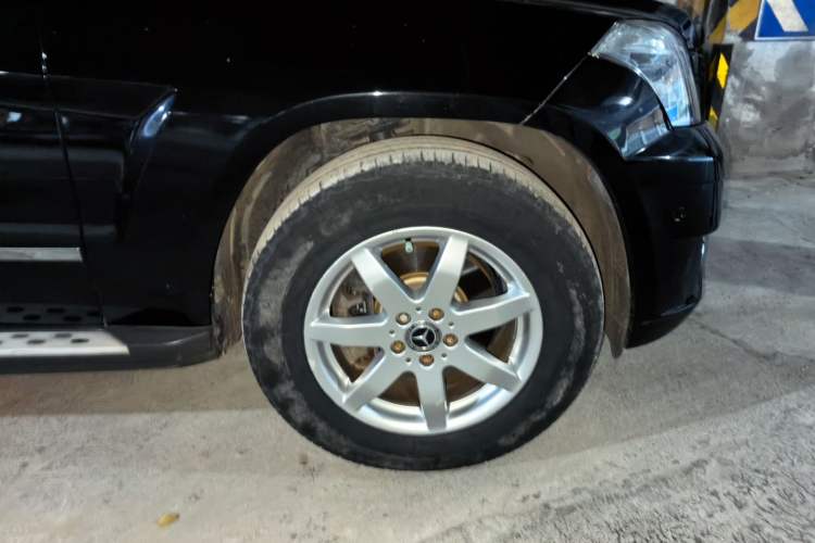 Used Mercedes-Benz GLK-Class 2011 GLK 300 4MATIC Dynamic Model Right Front Wheel Hub