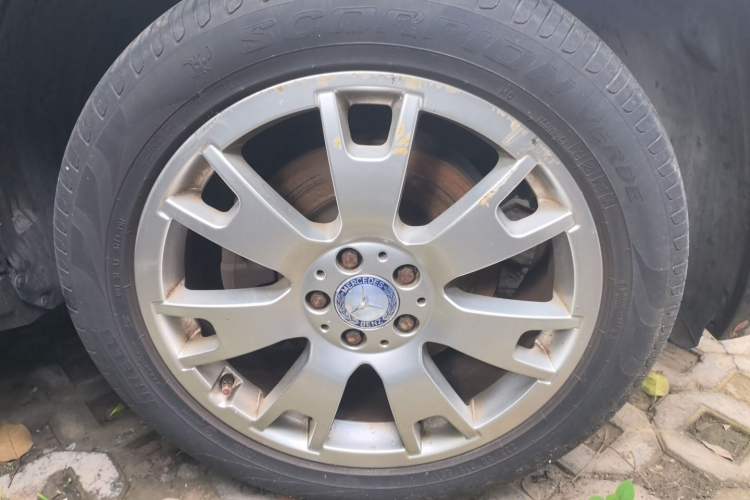 Used Mercedes-Benz GLK-Class 2011 GLK 300 4MATIC Fashion Model Right Front Wheel Hub