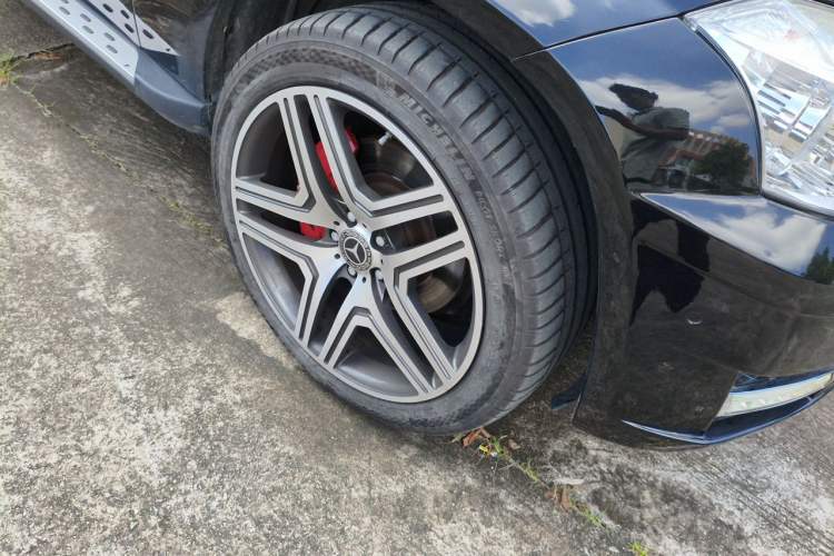 Used Mercedes-Benz GLK-Class 2011 GLK 300 4MATIC Luxury Model Right Front Wheel Hub
