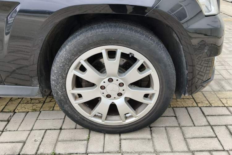 Used Mercedes-Benz GLK-Class 2011 GLK 300 4MATIC Fashion Model Right Front Wheel Hub