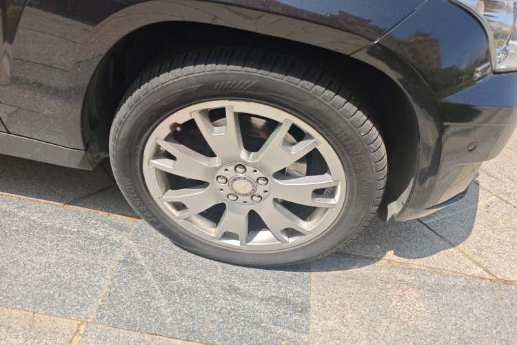 Used Mercedes-Benz GLK-Class 2011 GLK 300 4MATIC Dynamic Model Right Front Wheel Hub