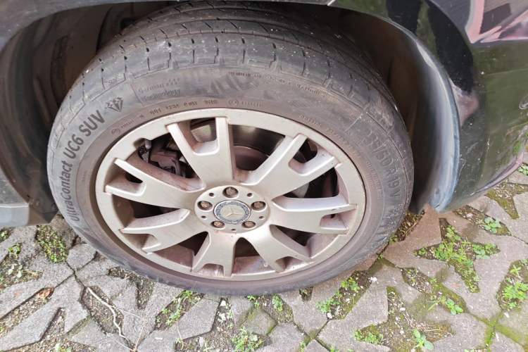 Used Mercedes-Benz GLK-Class 2011 GLK 300 4MATIC Dynamic Model Right Front Wheel Hub