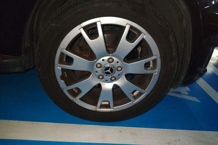 Used Mercedes-Benz GLK-Class 2011 GLK 300 4MATIC Fashion Model Right Front Wheel Hub