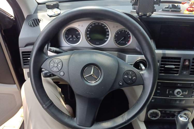 Used Mercedes-Benz GLK-Class 2011 GLK 300 4MATIC Fashion Model Steering Wheel