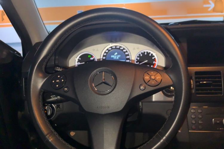 Used Mercedes-Benz GLK-Class 2011 GLK 300 4MATIC Fashion Model Steering Wheel