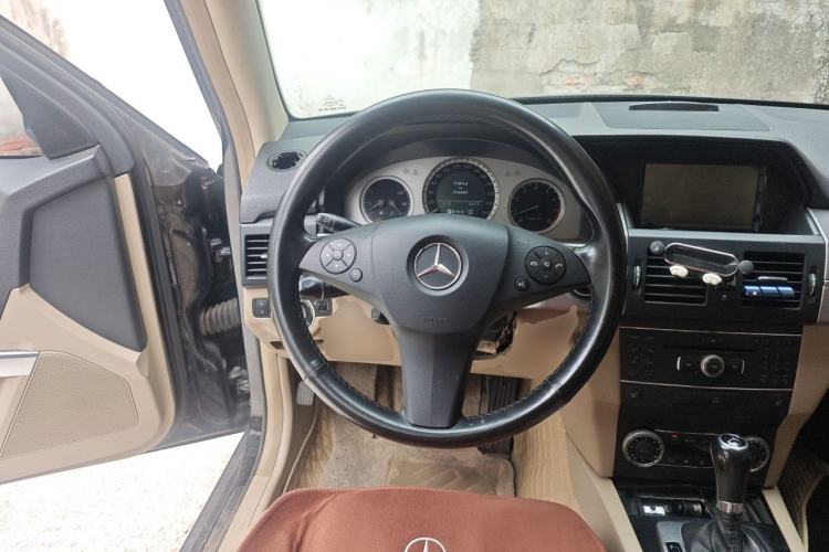 Used Mercedes-Benz GLK-Class 2011 GLK 300 4MATIC Luxury Model Steering Wheel