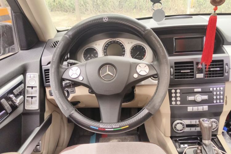 Used Mercedes-Benz GLK-Class 2011 GLK 300 4MATIC Luxury Model Steering Wheel
