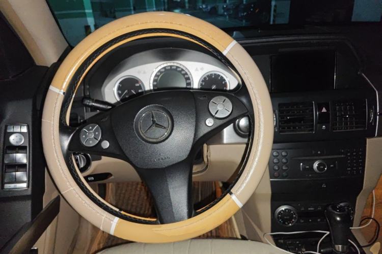 Used Mercedes-Benz GLK-Class 2011 GLK 300 4MATIC Luxury Model Steering Wheel