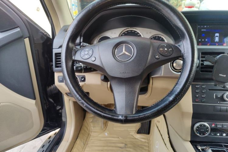 Used Mercedes-Benz GLK-Class 2011 GLK 300 4MATIC Luxury Model Steering Wheel