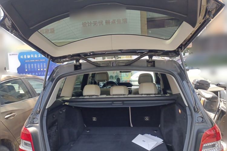 Used Mercedes-Benz GLK-Class 2011 GLK 300 4MATIC Fashion Model Trunk