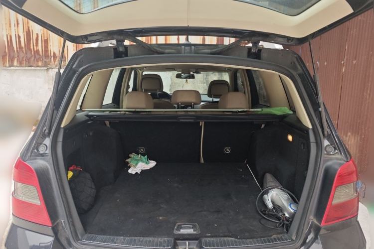 Used Mercedes-Benz GLK-Class 2011 GLK 300 4MATIC Luxury Model Trunk
