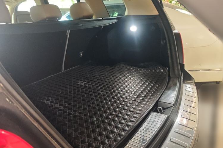 Used Mercedes-Benz GLK-Class 2011 GLK 300 4MATIC Fashion Model Trunk