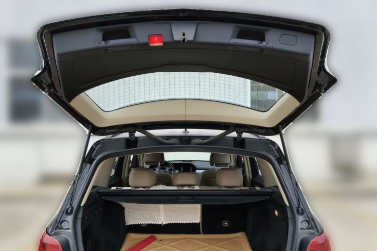 Used Mercedes-Benz GLK-Class 2011 GLK 300 4MATIC Fashion Model Trunk