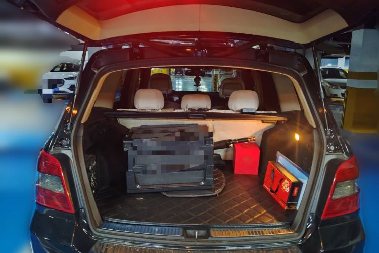 Used Mercedes-Benz GLK-Class 2011 GLK 300 4MATIC Fashion Model Trunk
