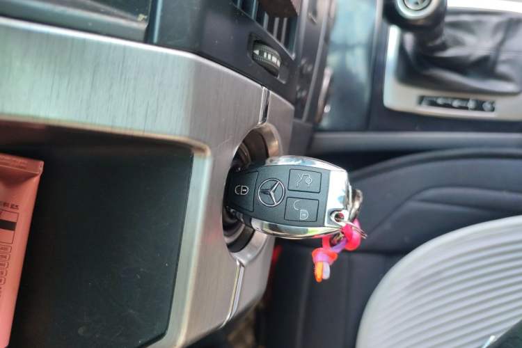 Used Mercedes-Benz GLK-Class 2011 GLK 300 4MATIC Dynamic Model Vehicle Key
