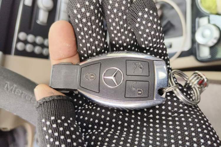 Used Mercedes-Benz GLK-Class 2011 GLK 300 4MATIC Luxury Model Vehicle Key