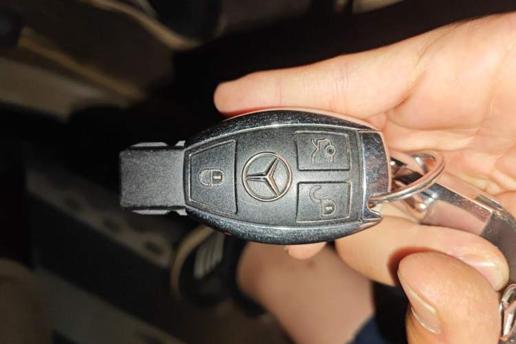 Used Mercedes-Benz GLK-Class 2011 GLK 300 4MATIC Luxury Model Vehicle Key