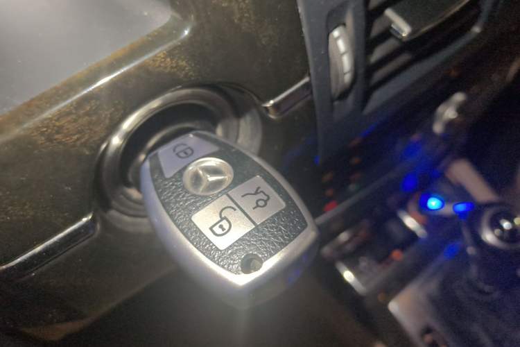 Used Mercedes-Benz GLK-Class 2011 GLK 300 4MATIC Fashion Model Vehicle Key