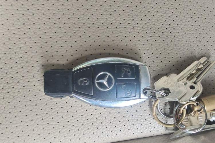 Used Mercedes-Benz GLK-Class 2011 GLK 300 4MATIC Dynamic Model Vehicle Key