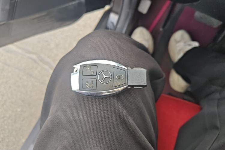 Used Mercedes-Benz GLK-Class 2011 GLK 300 4MATIC Dynamic Model Vehicle Key