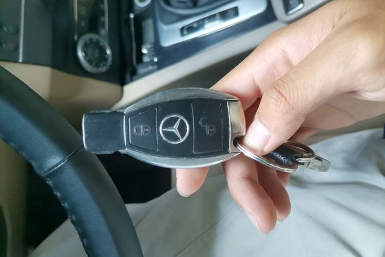 Used Mercedes-Benz GLK-Class 2011 GLK 300 4MATIC Dynamic Model Vehicle Key