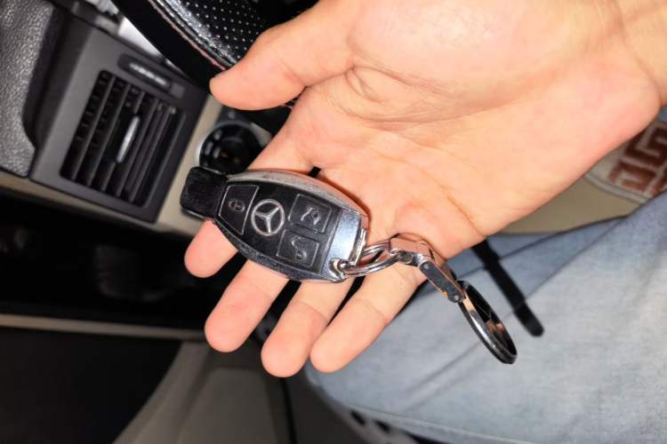 Used Mercedes-Benz GLK-Class 2011 GLK 300 4MATIC Dynamic Model Vehicle Key