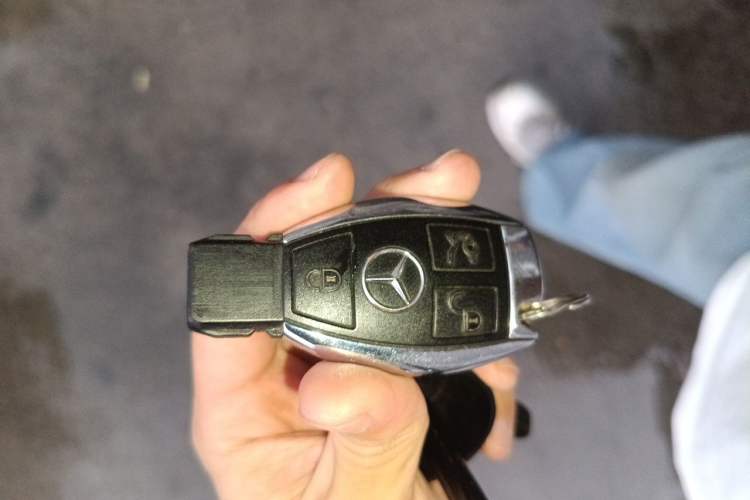 Used Mercedes-Benz GLK-Class 2011 GLK 300 4MATIC Dynamic Model Vehicle Key