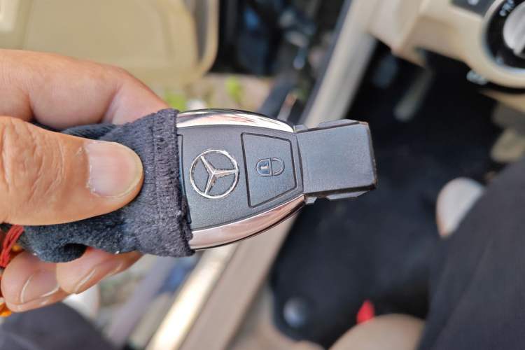 Used Mercedes-Benz GLK-Class 2011 GLK 300 4MATIC Dynamic Model Vehicle Key