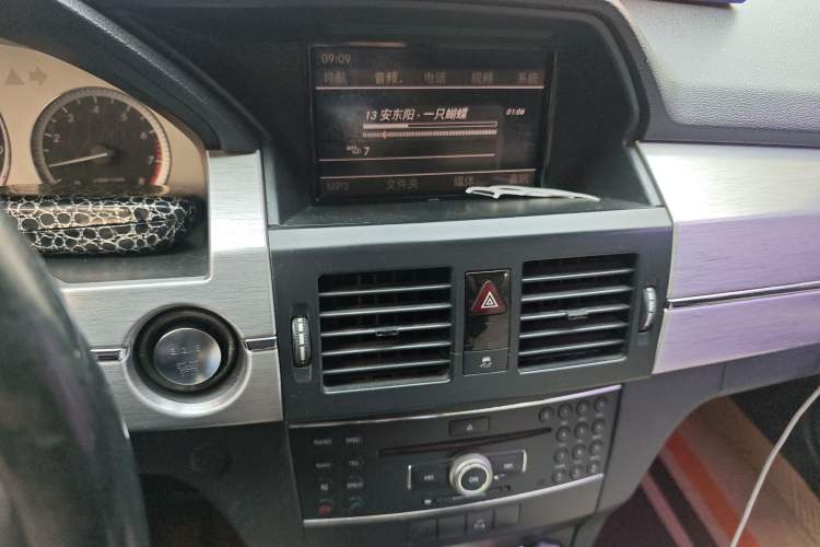 Used Mercedes-Benz GLK-Class 2011 GLK 350 4MATIC Audio And AC Panel