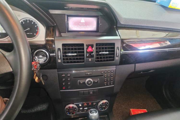 Used Mercedes-Benz GLK-Class 2011 GLK 300 4MATIC Dynamic Model Audio And AC Panel