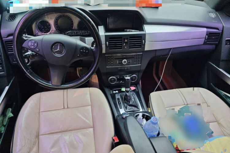 Used Mercedes-Benz GLK-Class 2011 GLK 350 4MATIC Center Console
