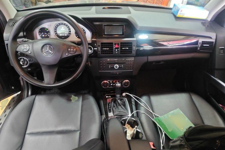 Used Mercedes-Benz GLK-Class 2011 GLK 300 4MATIC Dynamic Model Center Console