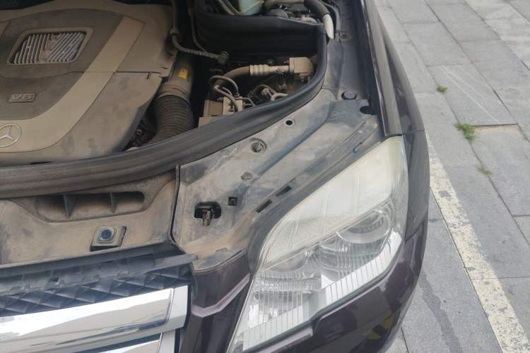 Used Mercedes-Benz GLK-Class 2011 GLK 300 4MATIC Fashion Model Engine Bay Left