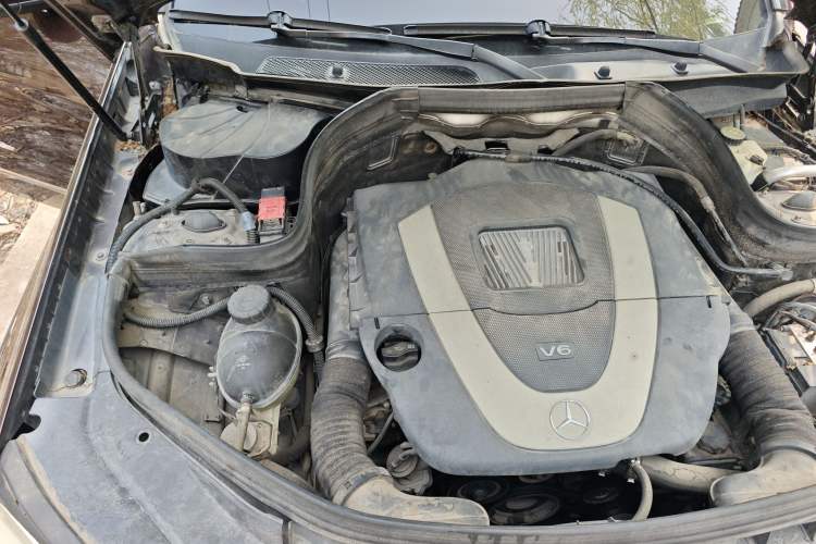 Used Mercedes-Benz GLK-Class 2011 GLK 350 4MATIC Engine Bay Right