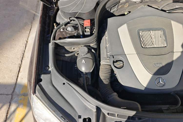 Used Mercedes-Benz GLK-Class 2011 GLK 300 4MATIC Fashion Model Engine Bay Right