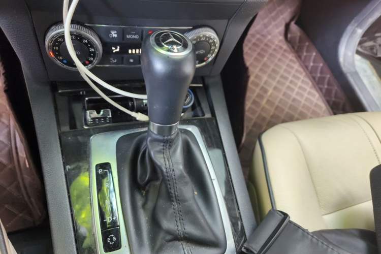 Used Mercedes-Benz GLK-Class 2011 GLK 300 4MATIC Fashion Model Gear Lever