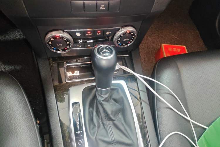 Used Mercedes-Benz GLK-Class 2011 GLK 300 4MATIC Dynamic Model Gear Lever