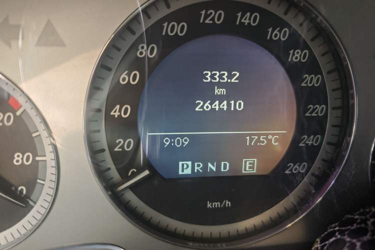 Used Mercedes-Benz GLK-Class 2011 GLK 350 4MATIC Odometer Close Up