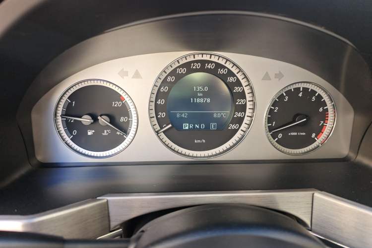 Used Mercedes-Benz GLK-Class 2011 GLK 300 4MATIC Fashion Model Odometer Close Up