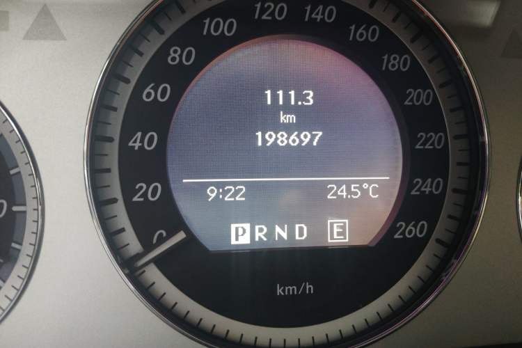 Used Mercedes-Benz GLK-Class 2011 GLK 300 4MATIC Fashion Model Odometer Close Up