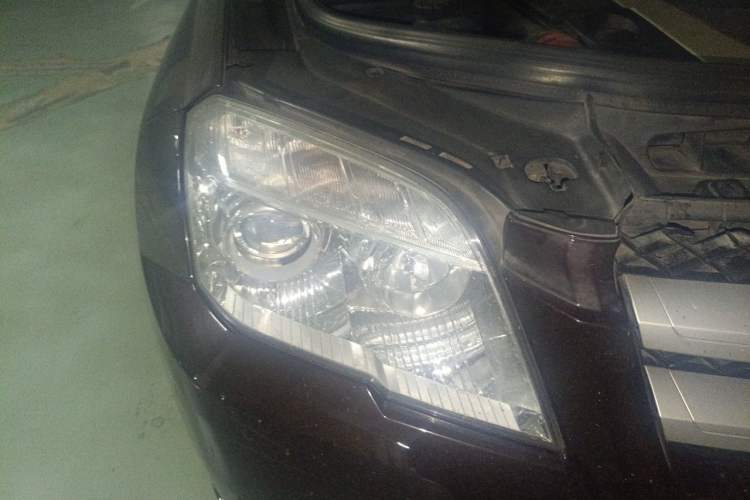 Used Mercedes-Benz GLK-Class 2011 GLK 300 4MATIC Fashion Model Right Front Headlight